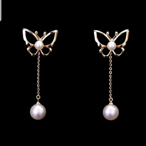 Jewelry - 💗SALE New white pearl & butterfly earrings